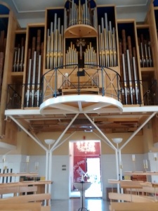 Looking  down  from the alter  to the Organ